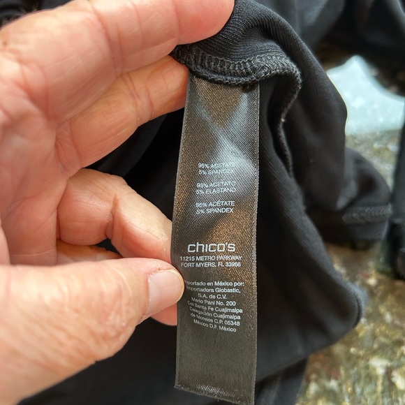 Chico’s Travelers Collection Black Scoop Neck Tunic Top. 3/4 sleeve. Made in USA - Picture 7 of 9